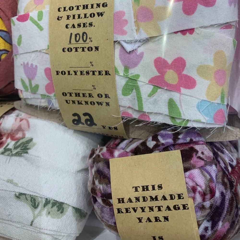 100 yds Handmade Upcycled Floral T-Shirt Fabric Ribbon Yarn Sampler Pack Pinks - Picture 3 of 4